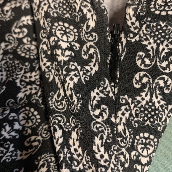 Ann Taylor Loft Petite 6 Black & White Dress V-Neck EUC 6P - Picture 9 of 14